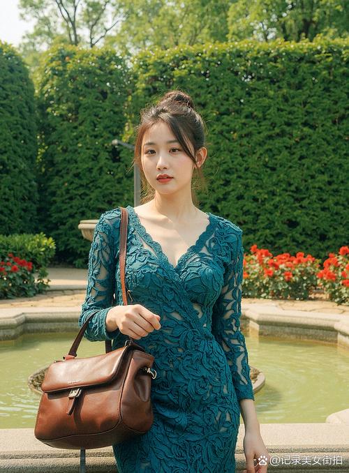 向着小小花蕾绽放