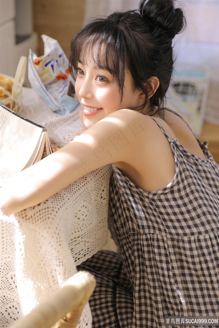 偷拍粉嫩25位美女厕所图片