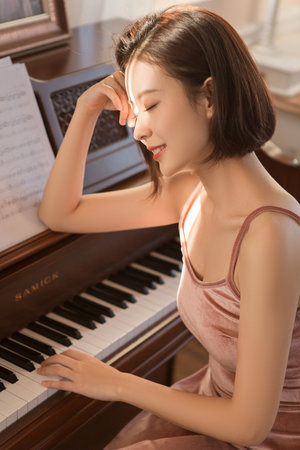 想飞的钢琴少年HD