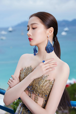 大胸**晃着喷奶水视频网站